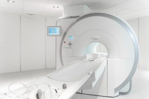 むちうちの頭痛でMRI撮影が必要？症状と治療法を解説！